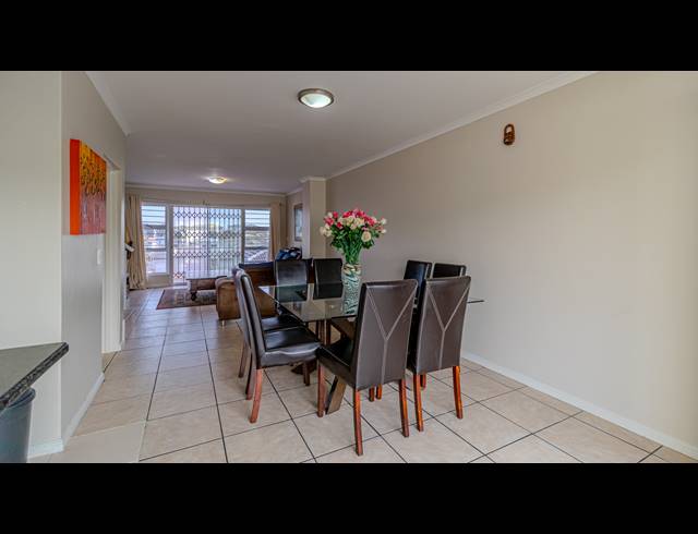 3 BEDROOM TOWNHOUSE TO LET IN BIG BAY